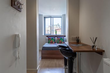 1 bed studio, The Grove, West Ealing, London, W55BL - Image 2